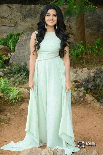 Anupama-Parameswaran-Interview-about-Vunnadhi-Okate-Zindagi-Movie